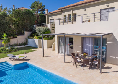 Villa's swimming pool